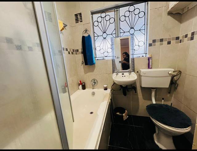 2 BEDROOM FREEHOLD FOR SALE IN NEWLANDS EAST